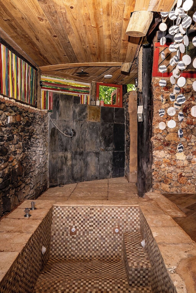 Private spa tub