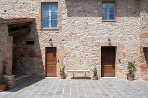 thumbnail: Front of property