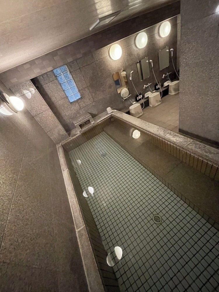 Indoor spa tub