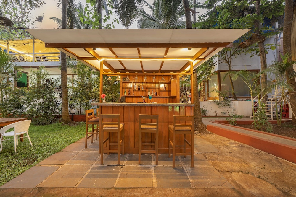 Poolside bar