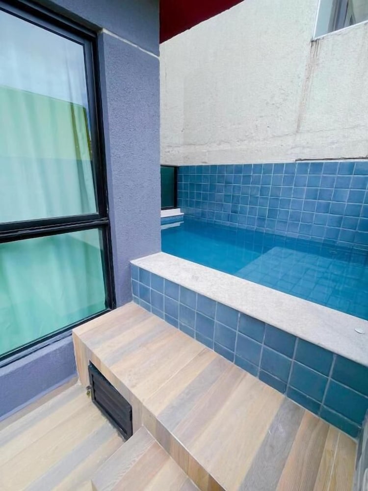 Private pool