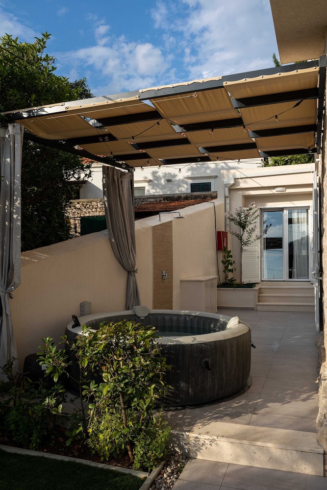 Private spa tub