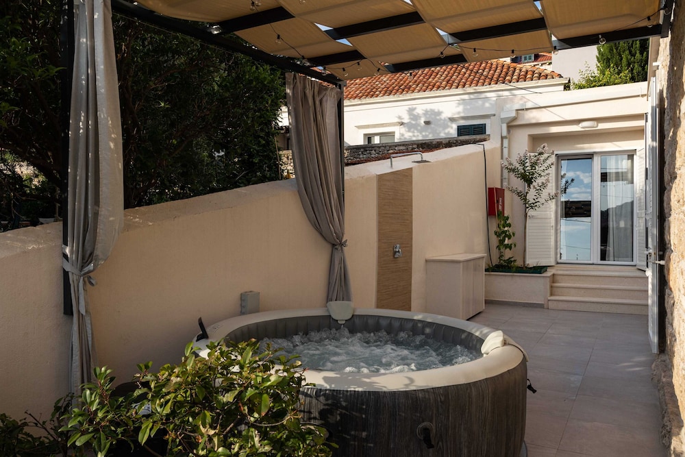 Private spa tub