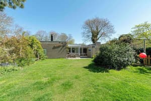 Stylish Bungalow With Garden