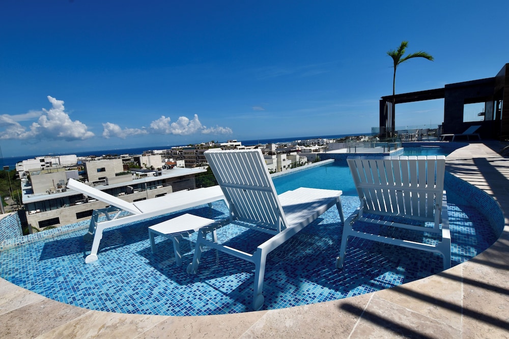 Rooftop pool