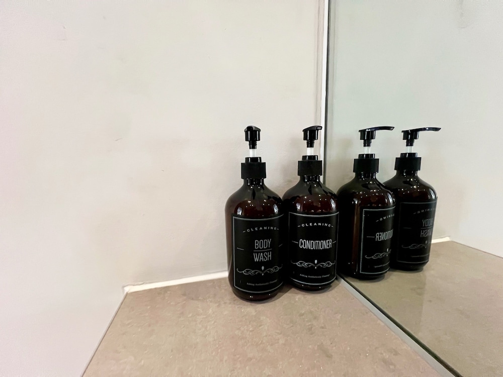 Bathroom amenities