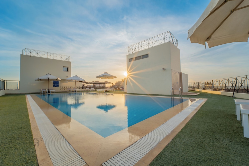 Rooftop pool