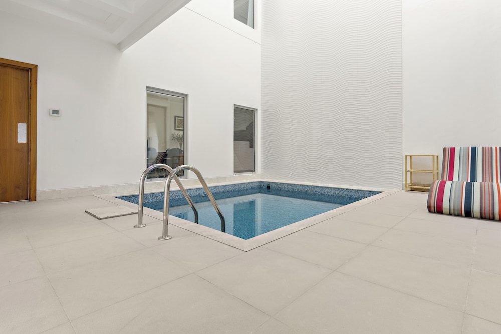 Private pool
