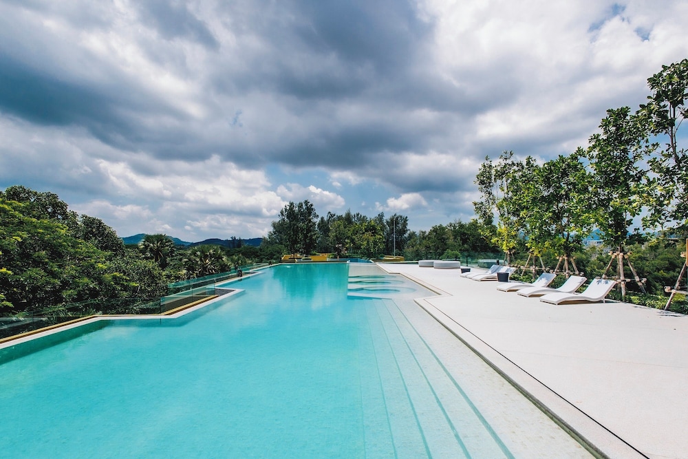 Rooftop pool