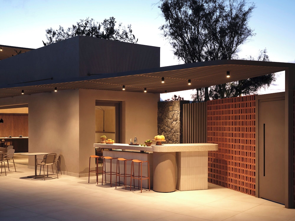 Poolside bar