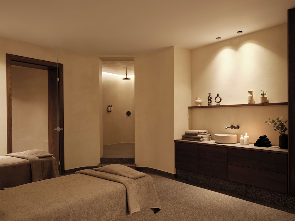 Private spa tub