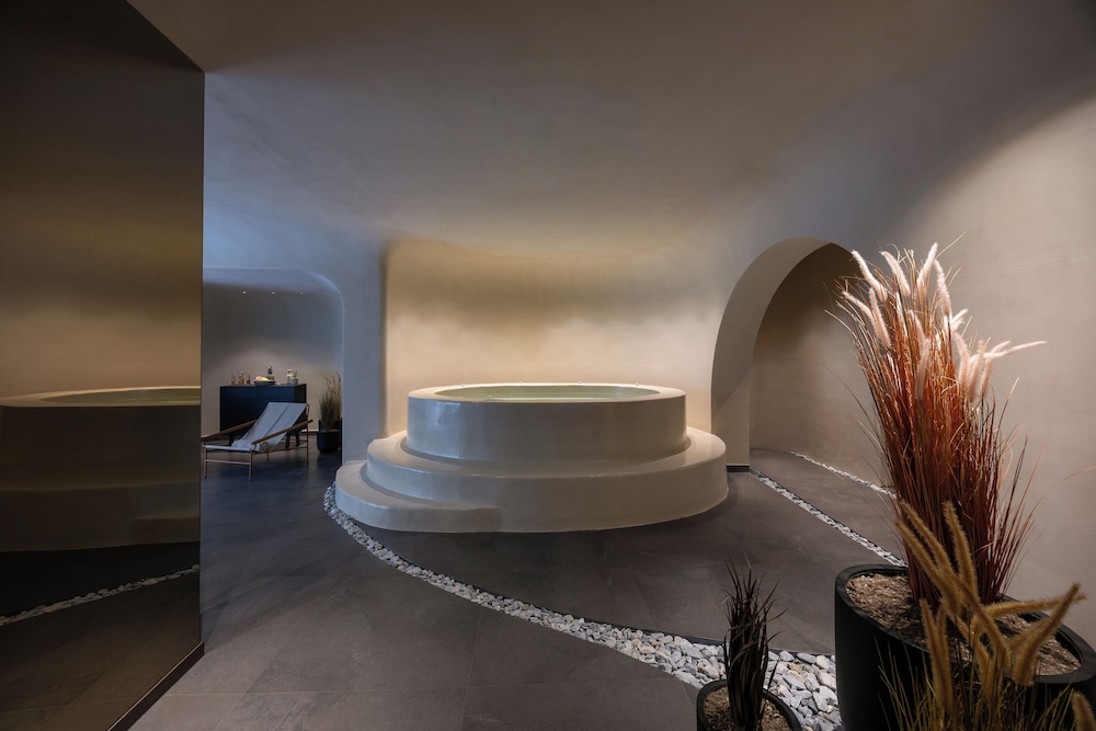 Private spa tub