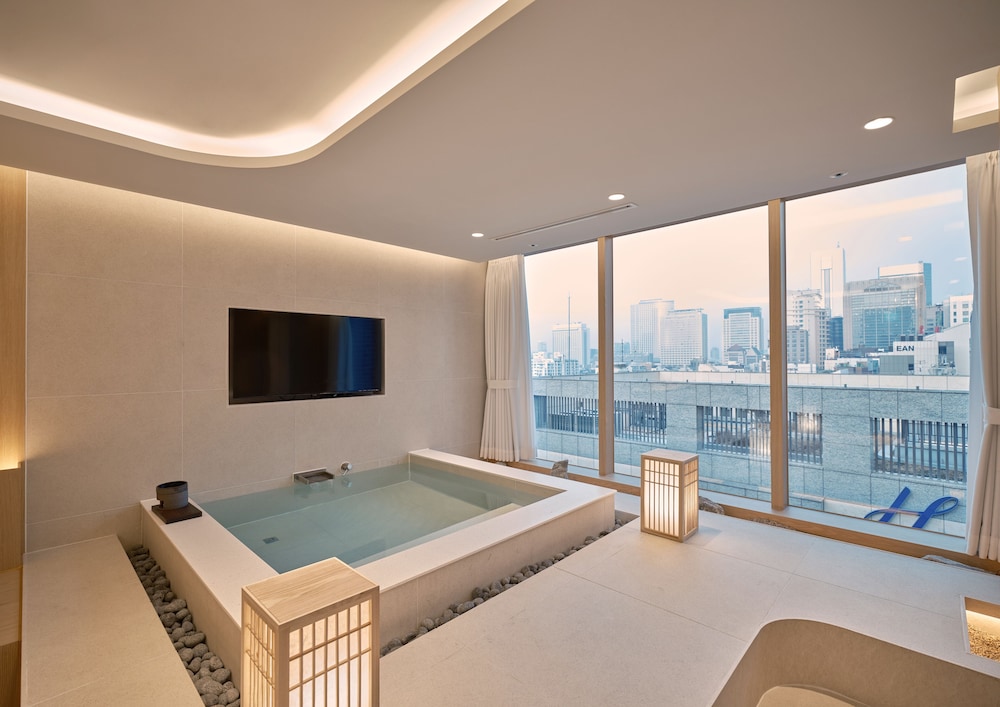 Private spa tub