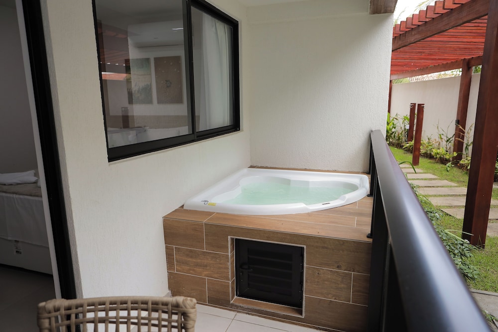 Jetted tub