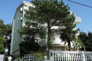thumbnail: Exterior