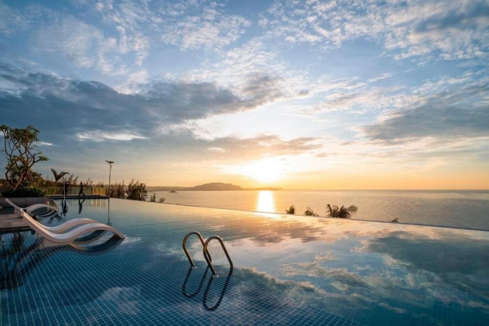 Rooftop pool