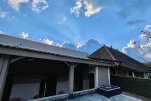 thumbnail: Exterior