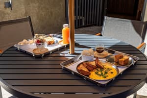 thumbnail: Outdoor dining