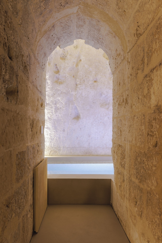 Private spa tub