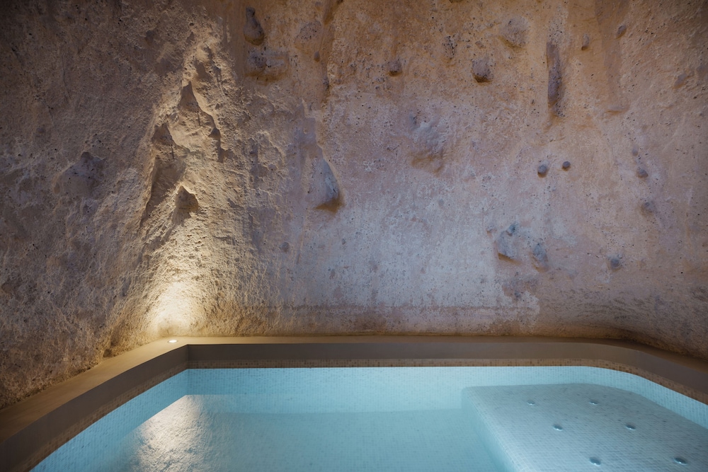 Private spa tub