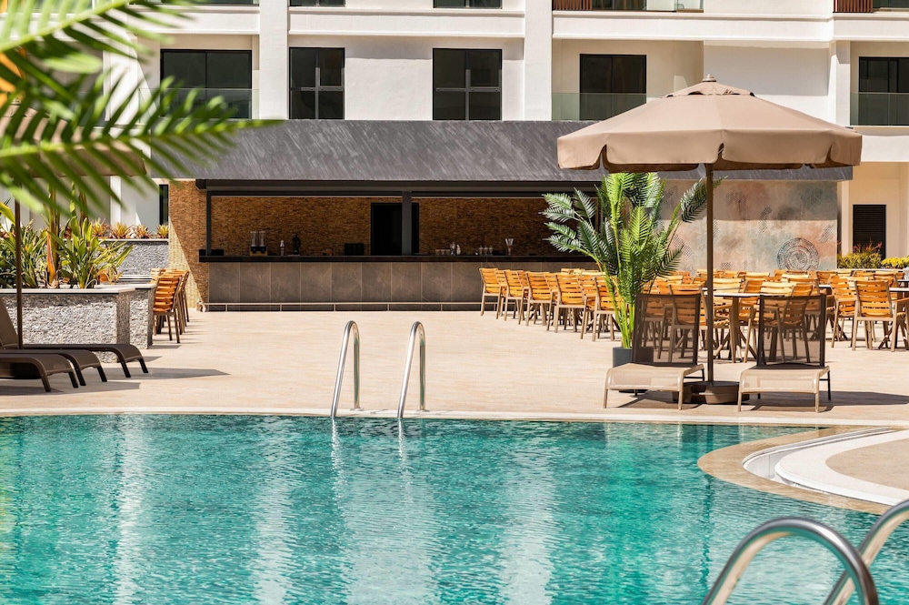 Poolside bar