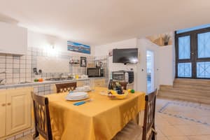 thumbnail: Dining room
