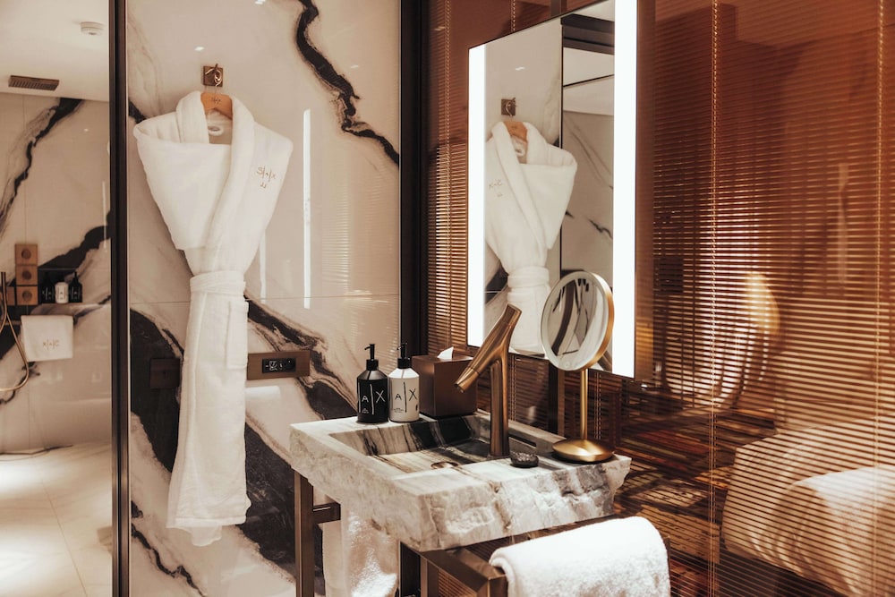 Bathroom shower