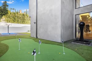 thumbnail: Sport court