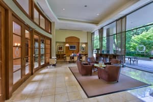 Sensational & Modern apt in Crystal City