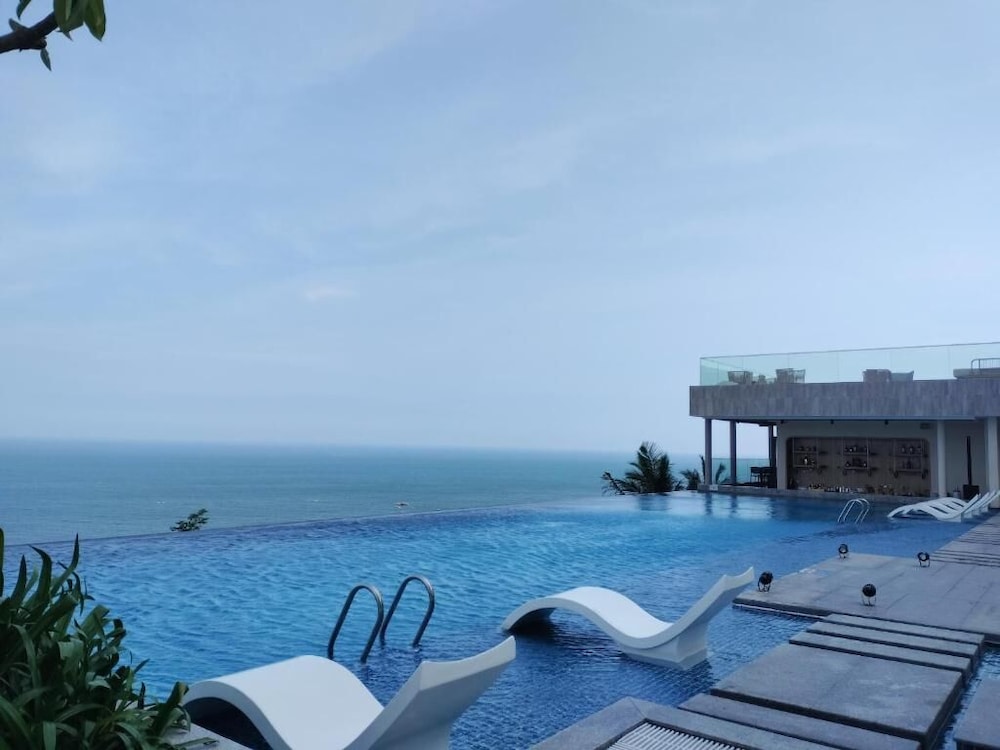 Rooftop pool