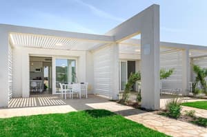 thumbnail: Outdoor dining