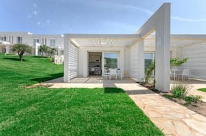 thumbnail: Outdoor dining