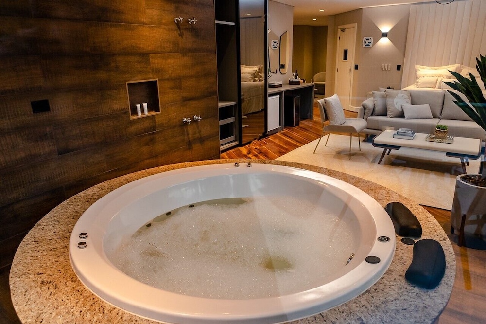 Private spa tub