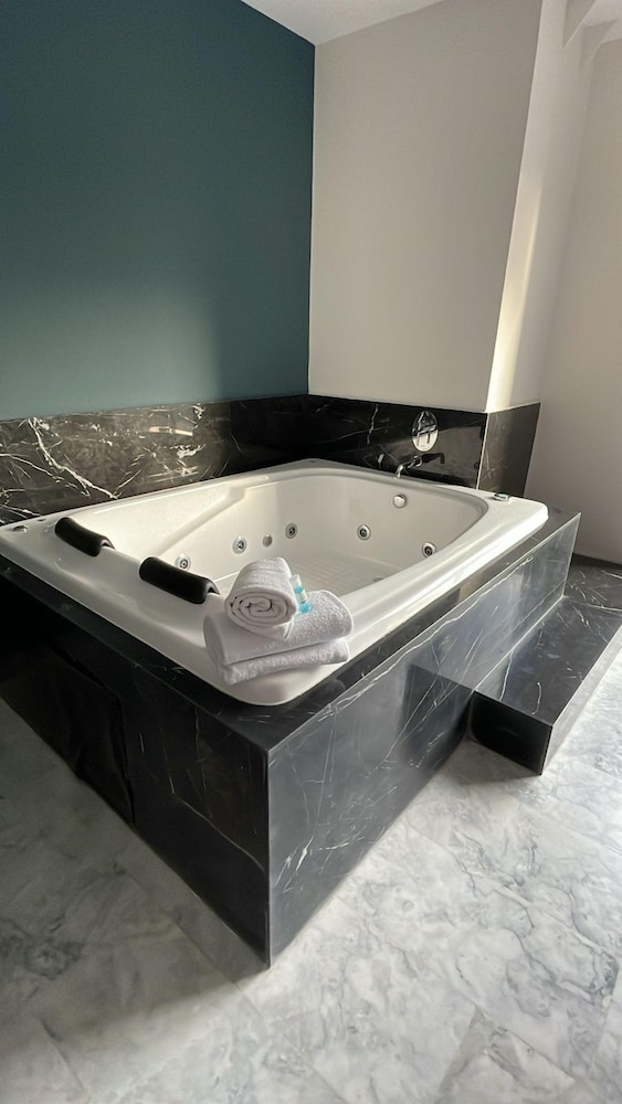 Private spa tub