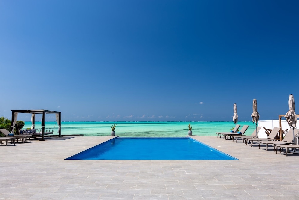 Infinity pool
