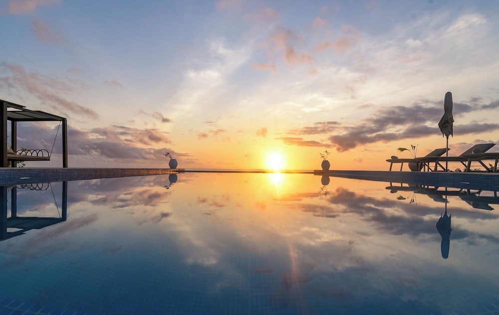 Infinity pool