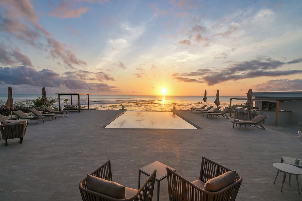 Infinity pool