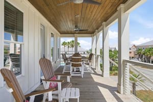 thumbnail: Outdoor dining