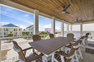 thumbnail: Outdoor dining