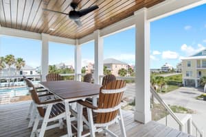 thumbnail: Outdoor dining