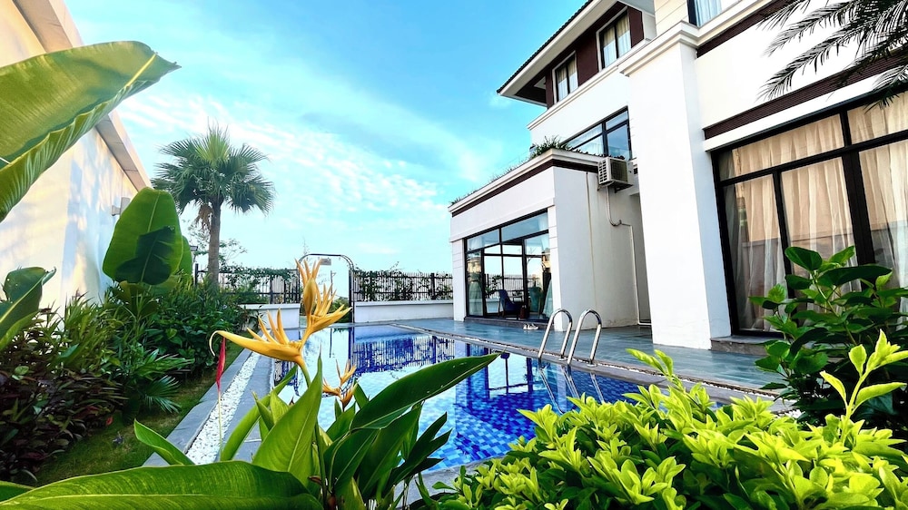 Private pool