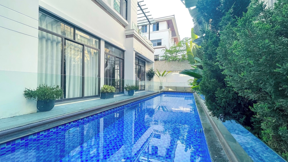 Private pool