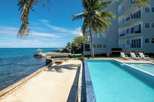 thumbnail: Infinity pool