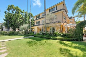 thumbnail: Front of property