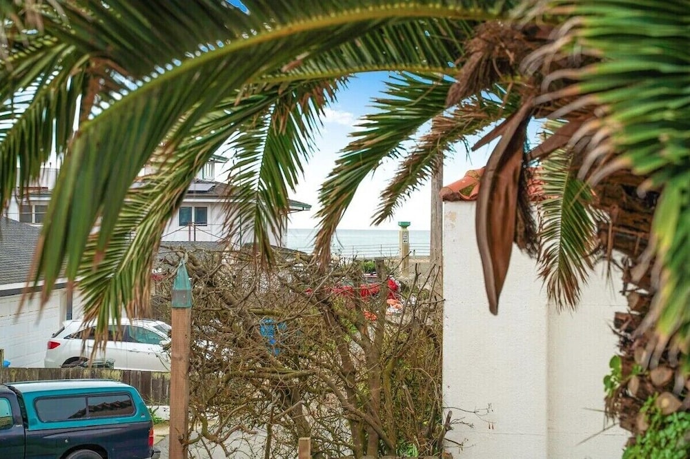 Beach/ocean view