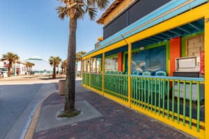 thumbnail: Outdoor dining