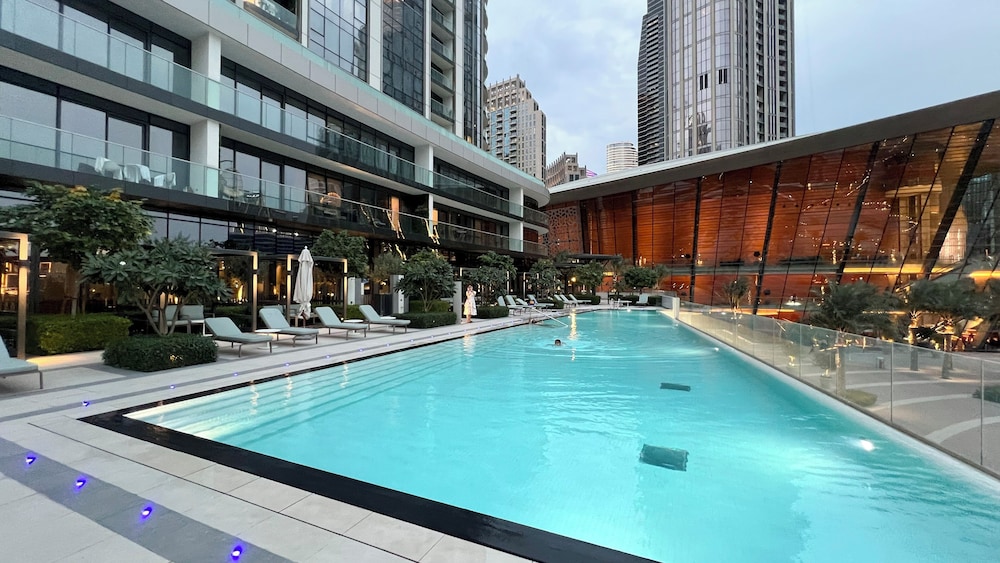 Infinity pool