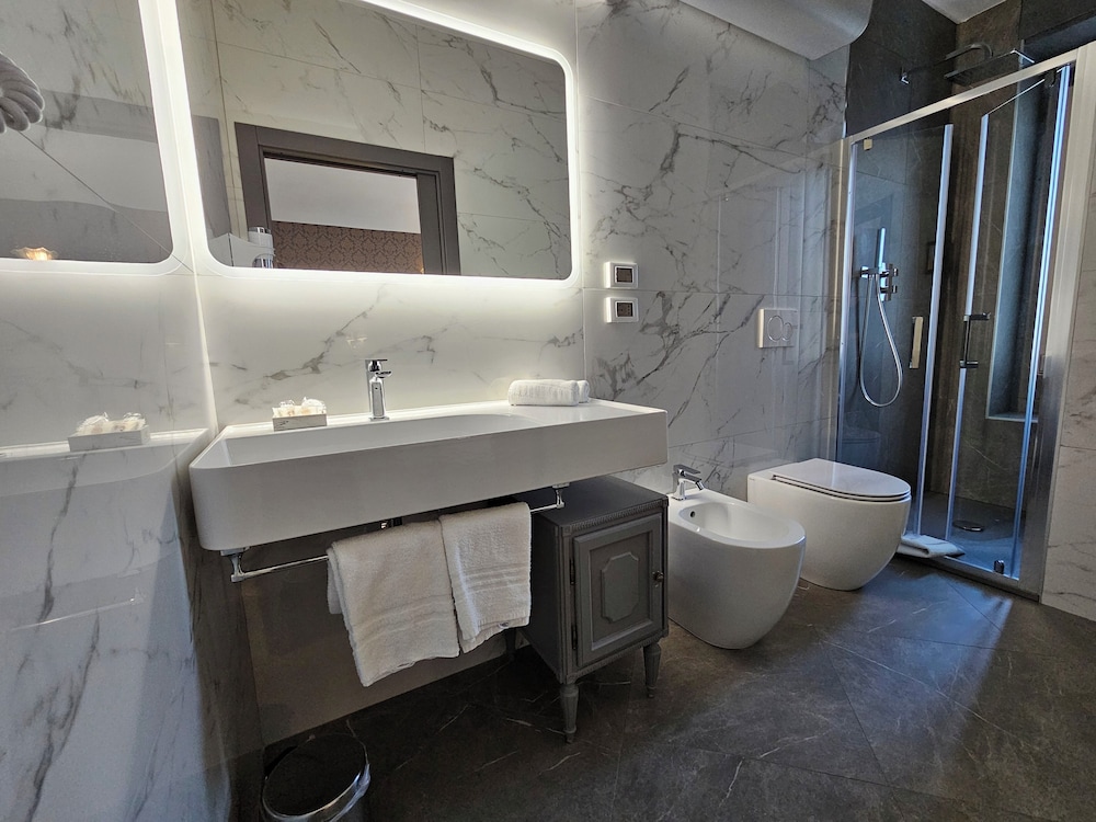 Bathroom shower