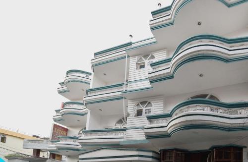 739400445.jpg