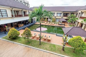 thumbnail: Front of property